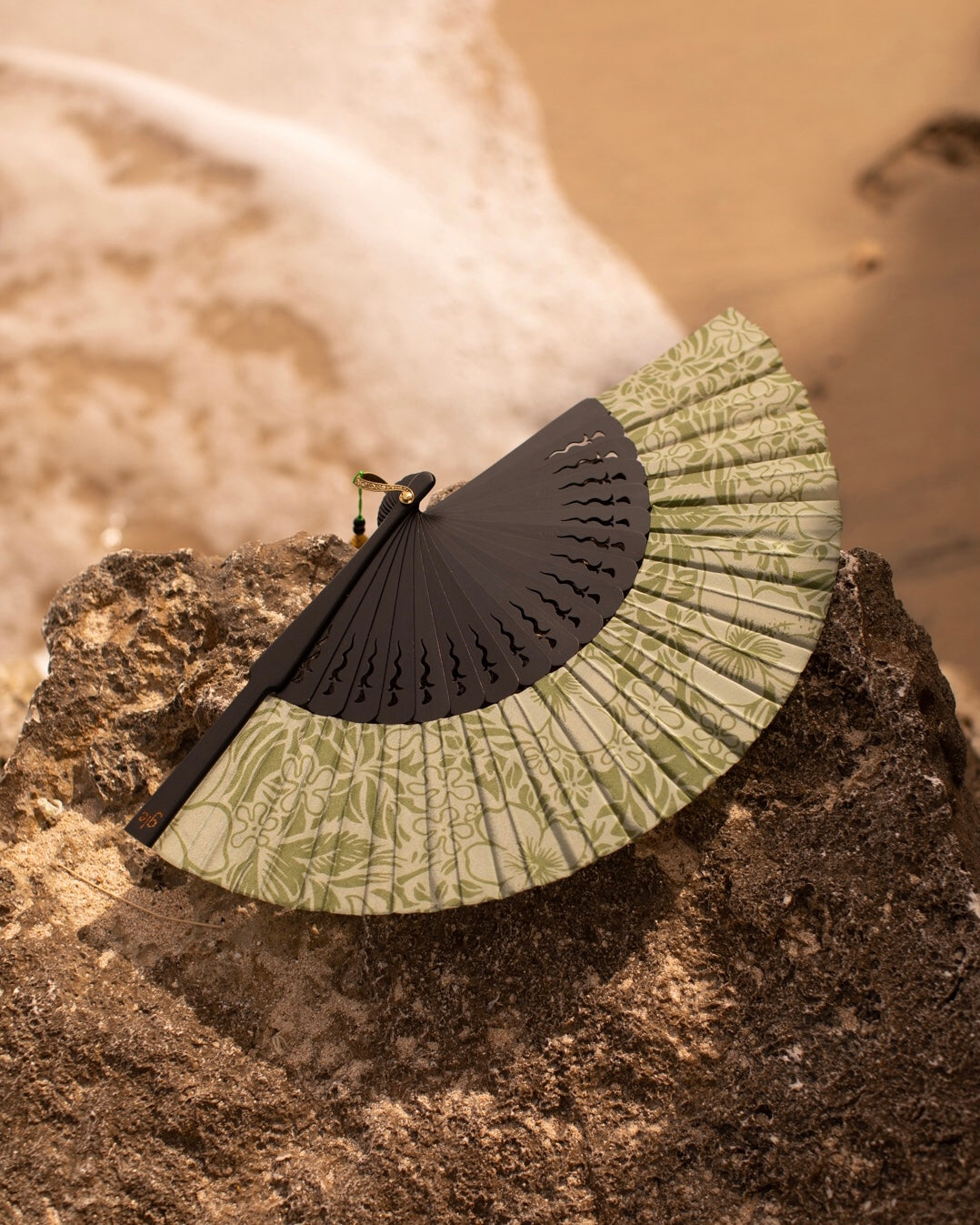 Handfan Mahogany with Handprinted Silk